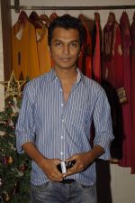 Vikram Phadnis at Nisha Jamwal_s Christmas event at Atosa in Khar on 21st Dec 2011 (21).JPG